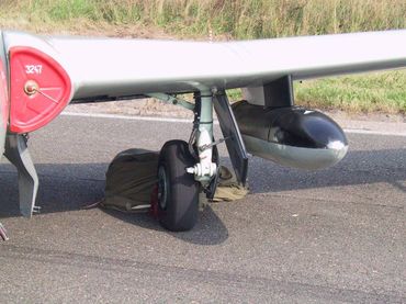 Levé křídlo L-29 Delfin - The left wing of the L-29